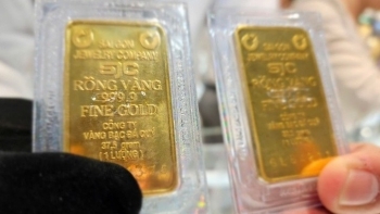 Giá vàng vọt lên 114 triệu đồng/lượng, chỉ thấy khách mua, ít khách bán