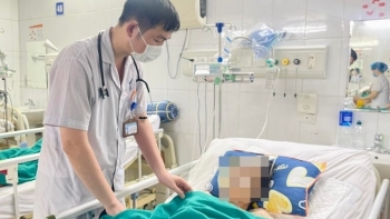 Cụ bà ngừng tim hồi sinh, từng được gia đình đưa về lo hậu sự