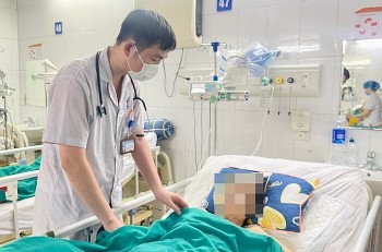 Cụ bà ngừng tim hồi sinh, từng được gia đình đưa về lo hậu sự