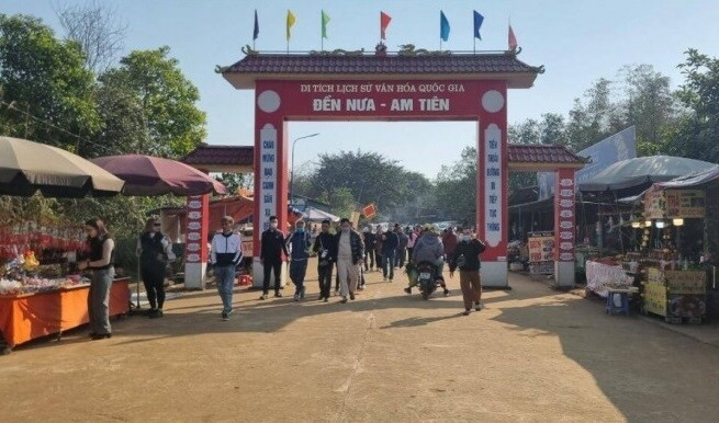 Cổng Đền Nưa - Am 