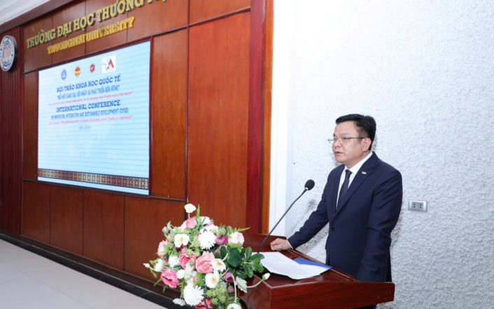 PGS.TS Nguyễn Hoàng, Hiệu trưởng Trường Đại học Thương mại phát biểu khai mạc