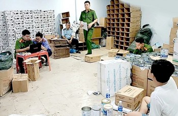 Vụ gần 600 loại sữa giả trên thị trường: Ai chịu trách nhiệm?