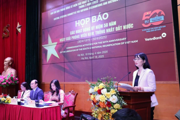 Phó Chủ tịch UBND TP. HCM Trần Thị Diệu Thúy thông tin tại buổi họp báo Phó Chủ tịch UBND TP. HCM Trần Thị Diệu Thúy thông tin tại buổi họp báo