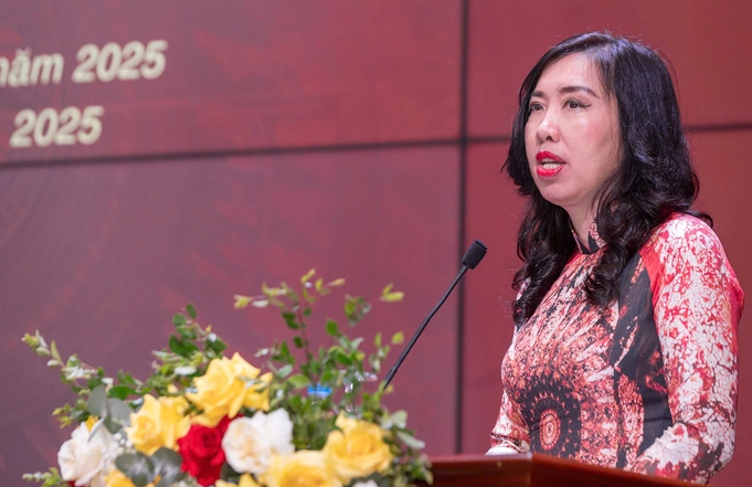 Thứ trưởng Bộ Ngoại giao Lê Thị Thu Hằng thông tin tại buổi họp báo Thứ trưởng Bộ Ngoại giao Lê Thị Thu Hằng thông tin tại buổi họp báo