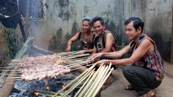 Từ nguyên liệu đan lát thành món ăn đặc sản