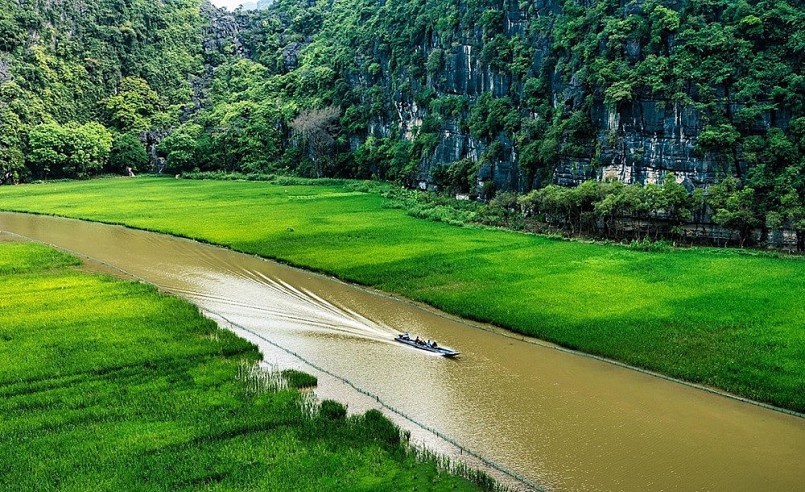 Tất cả tạo nên một cảm giác thư thái, như thể thời gian chậm lại để lòng người được nghỉ ngơi, thảnh thơi tận hưởng từng khoảnh khắc. Tất cả tạo nên một cảm giác thư thái, như thể thời gian chậm lại để lòng người được nghỉ ngơi, thảnh thơi tận hưởng từng khoảnh khắc.