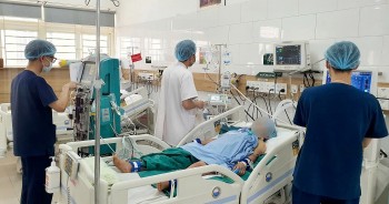 Cặp vợ chồng trẻ ở Lai Châu nguy kịch vì ngộ độc nấm