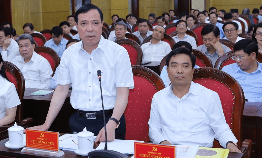 Phó Bí thư Thường trực Tỉnh ủy Lại Thế Nguyên phát biểu tại hội nghị.