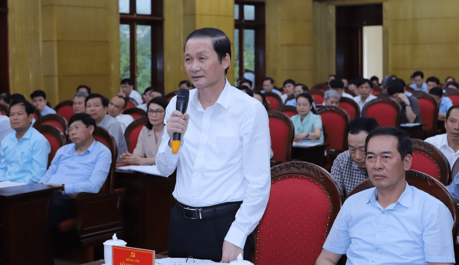 Chủ tịch UBND tỉnh Đỗ Minh Tuấn phát biểu tại hội nghị.