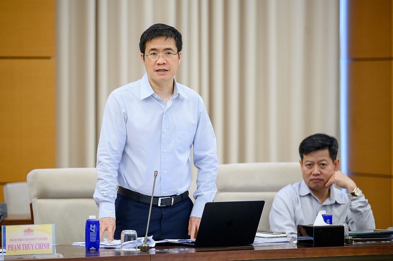 Ủy viên là ĐBQH hoạt động chuyên trách tại Ủy ban Pháp luật và Tư pháp Hoàng Minh Hiếu phát biểu