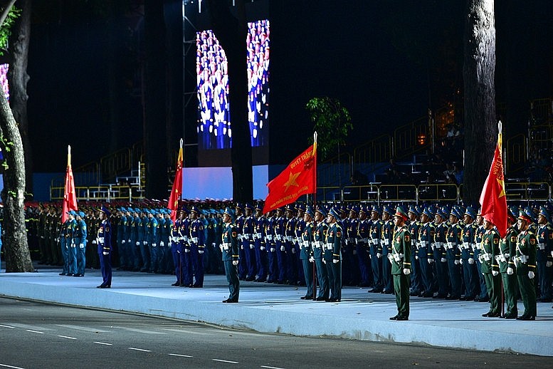  các khối đi và khối đứng của quân đội, dân quân tự vệ, công an tham gia