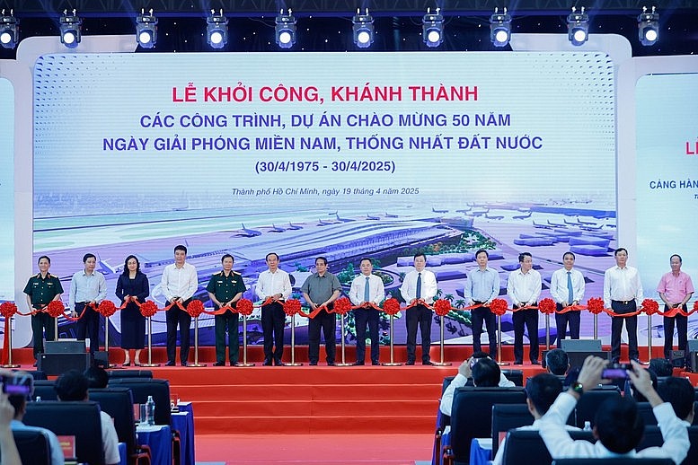 Thủ tướng: Những công trình “biểu tượng” góp phần định vị hình ảnh Việt Nam, là "điểm tựa, đòn bẩy" phát triển đất nước