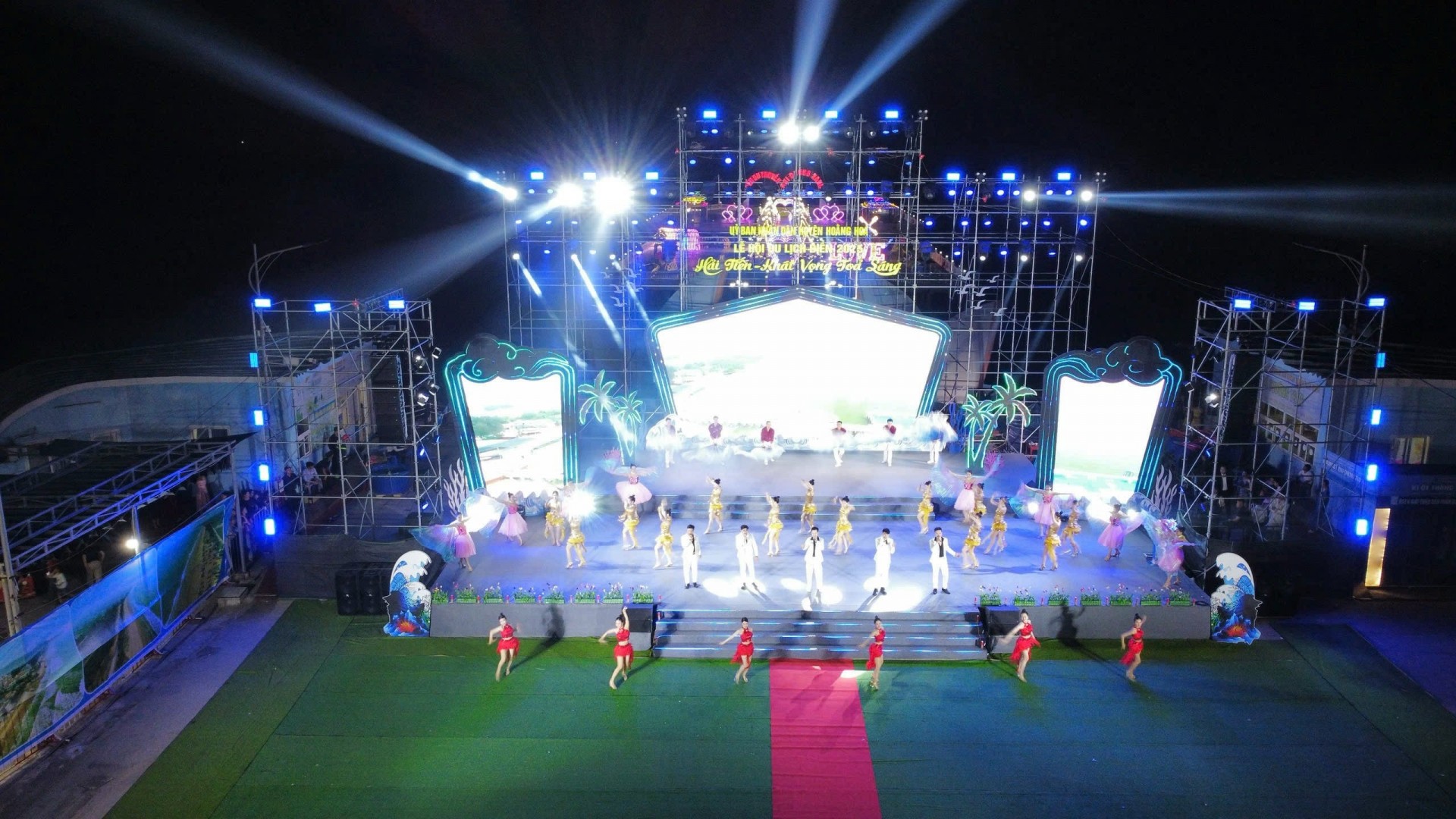 Tiết mục văn nghệ hoành tráng tại buổi lễ
