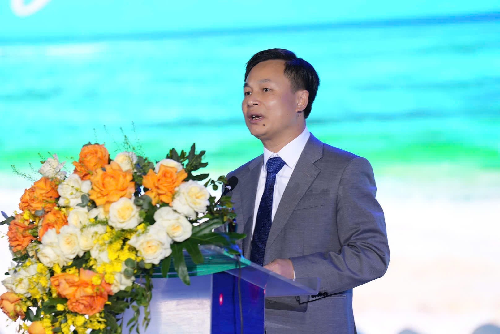 Chủ tịch Ủy ban nhân dân huyện Hoằng Hóa phát biểu, tuyên bố khai mạc Lễ hội Du lịch biển 2025: Hải Tiến-Khát vọng tỏa sáng.