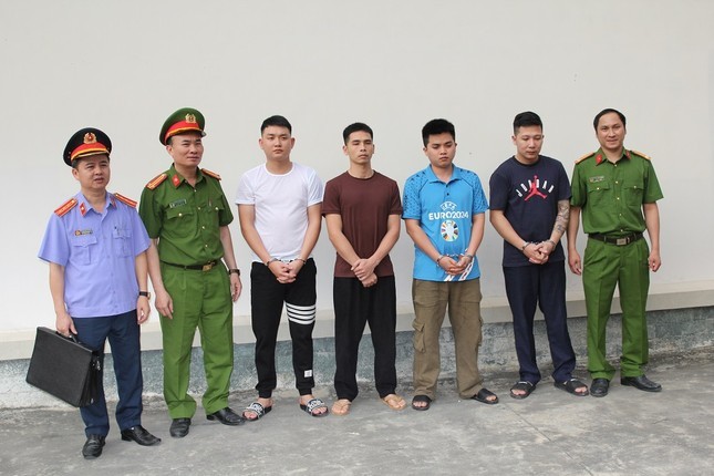 Nghệ An triệt phá đường dây sản xuất 3.500 tấn giá đỗ ngâm hóa chất