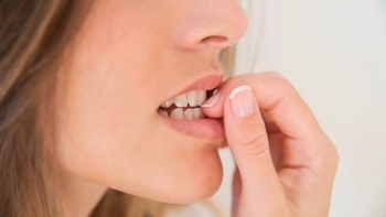 Những thói quen hằng ngày âm thầm làm hỏng răng của bạn