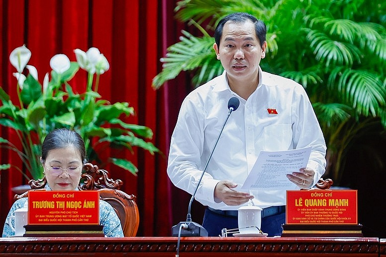 Ông Lê Quang Mạnh, Phó Chủ nhiệm Ủy ban Kinh tế và Tài chính của Quốc hội trả lời kiến nghị của cử tri - Ảnh: VGP/Nhật Bắc