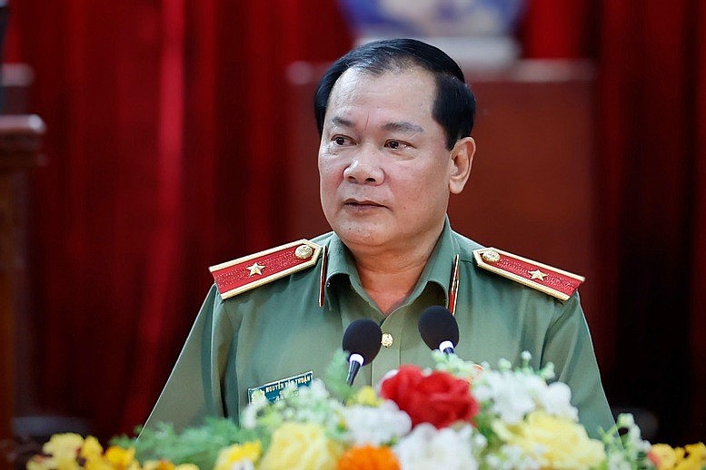 Trưởng đoàn ĐBQH TP. Cần Thơ Nguyễn Văn Thuận trả lời kiến nghị của cử tri - Ảnh: VGP/Nhật Bắc