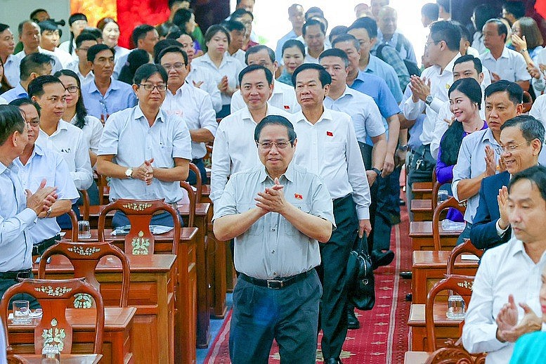 Thủ tướng Phạm Minh Chính và Đoàn đại biểu Quốc hội TP. Cần Thơ tiếp xúc cử tri trước kỳ họp thứ 9, Quốc hội khóa XV - Ảnh: VGP/Nhật Bắc