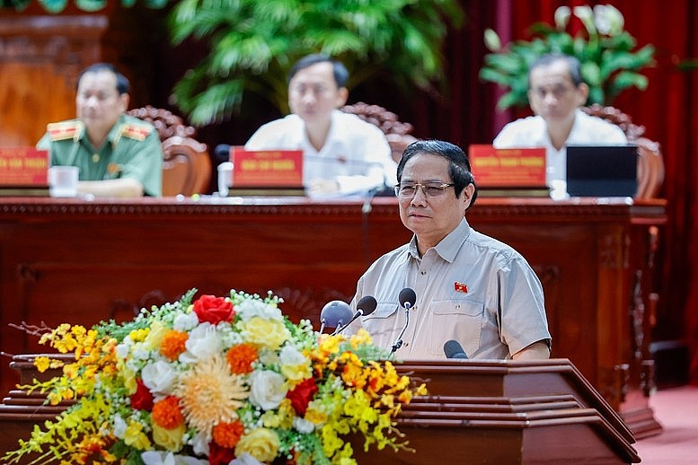 Thủ tướng biểu dương nỗ lực và kết quả đạt được của Đảng bộ, chính quyền, quân và dân TP. Cần Thơ đã đóng góp tích cực, hiệu quả vào thành tựu chung của cả nước - Ảnh: VGP/Nhật Bắc