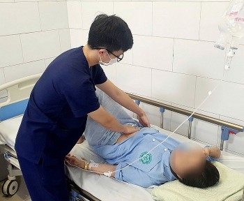 Tự chữa bệnh bằng cây me đất, người phụ nữ bị suy thận cấp