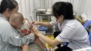 Bộ Y tế tiếp nhận 500.000 liều vaccine sởi