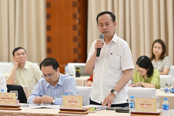 Ông Lưu Đức Huy, Phó cục trưởng Quản lý Giám sát chính sách thuế, phí và lệ phí (Bộ Tài chính) phát biểu tại hội thảo, ngày 22/4. (Ảnh: Báo Nhân dân).