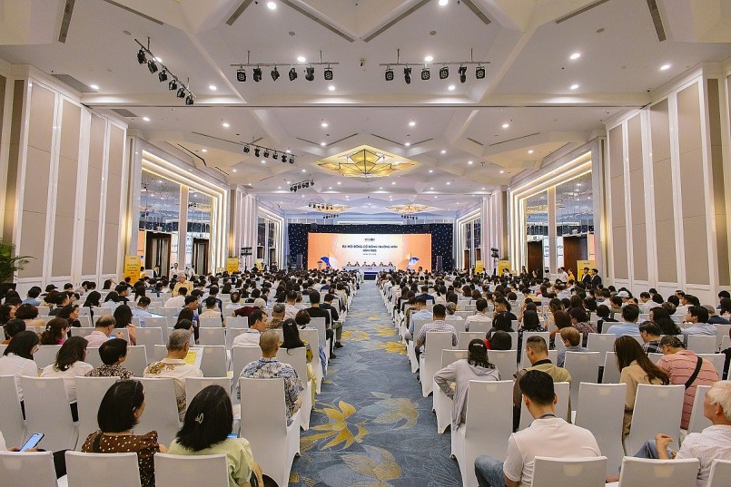 Toàn cảnh Đại hội đồng cổ đông thường niên năm 2025 của SHB với hơn 1.000 cổ đông tham dự trực tiếp Toàn cảnh Đại hội đồng cổ đông thường niên năm 2025 của SHB với hơn 1.000 cổ đông tham dự trực tiếp