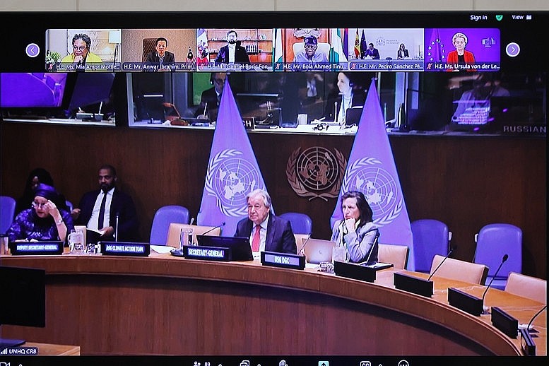 Các đại biểu bày tỏ quyết tâm đề cao vai trò của chủ nghĩa đa phương dựa trên luật pháp quốc tế trong tăng cường hợp tác, đoàn kết quốc tế để đạt các mục tiêu đề ra trong Thoả thuận Paris về Biến đổi khí hậu năm 2015 và bảo đảm quá trình chuyển đổi năng lượng diễn ra một cách công bằng - Ảnh: VGP/Nhật Bắc Các đại biểu bày tỏ quyết tâm đề cao vai trò của chủ nghĩa đa phương dựa trên luật pháp quốc tế trong tăng cường hợp tác, đoàn kết quốc tế để đạt các mục tiêu đề ra trong Thoả thuận Paris về Biến đổi khí hậu năm 2015 và bảo đảm quá trình chuyển đổi năng lượng diễn ra một cách công bằng - Ảnh: VGP/Nhật Bắc