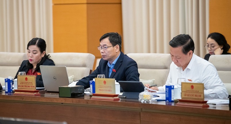 Các đại biểu và khách mời tham dự Phiên họp