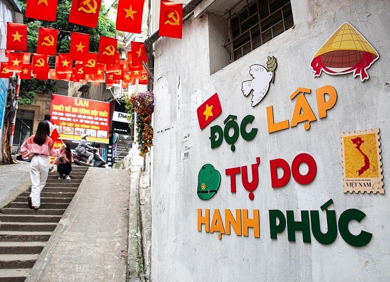 Hà Nội đường phố sạch đẹp, rực rỡ cờ hoa chào mừng đại lễ 30/4 Hà Nội đường phố sạch đẹp, rực rỡ cờ hoa chào mừng đại lễ 30/4