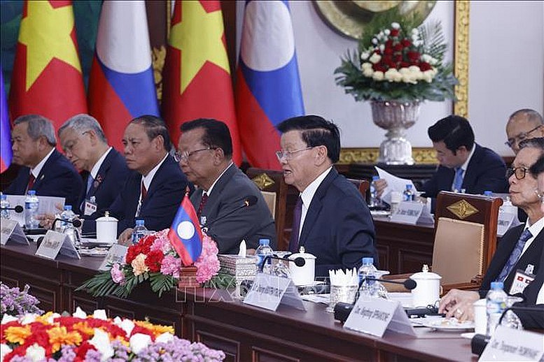 Tổng Bí thư, Chủ tịch nước Lào khẳng định những thành tựu to lớn trên mọi mặt của Việt Nam là niềm khích lệ, sự động viên to lớn đối với Lào và tin tưởng rằng với sự đồng hành của Việt Nam, Lào sẽ vững bước trên chặng đường xây dựng và phát triển đất nước. Tổng Bí thư, Chủ tịch nước Lào khẳng định những thành tựu to lớn trên mọi mặt của Việt Nam là niềm khích lệ, sự động viên to lớn đối với Lào và tin tưởng rằng với sự đồng hành của Việt Nam, Lào sẽ vững bước trên chặng đường xây dựng và phát triển đất nước.