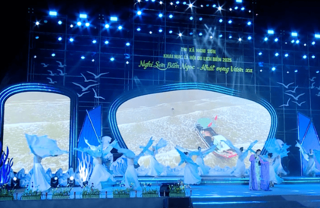 Tiết mục văn nghệ trong buổi lễ khai mạc lễ hội Tiết mục văn nghệ trong buổi lễ khai mạc lễ hội