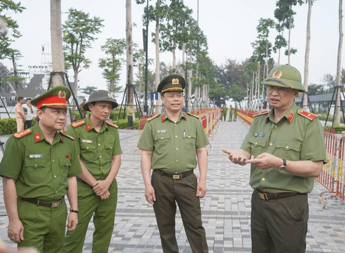 Thiếu tướng Trần Phú Hà, Giám đốc Công an tỉnh trực tiếp kiểm tra, chỉ đạo phương án bảo đảm ANTT khai mạc Lễ hội du lịch biển Sầm Sơn năm 2025. Thiếu tướng Trần Phú Hà, Giám đốc Công an tỉnh trực tiếp kiểm tra, chỉ đạo phương án bảo đảm ANTT khai mạc Lễ hội du lịch biển Sầm Sơn năm 2025.