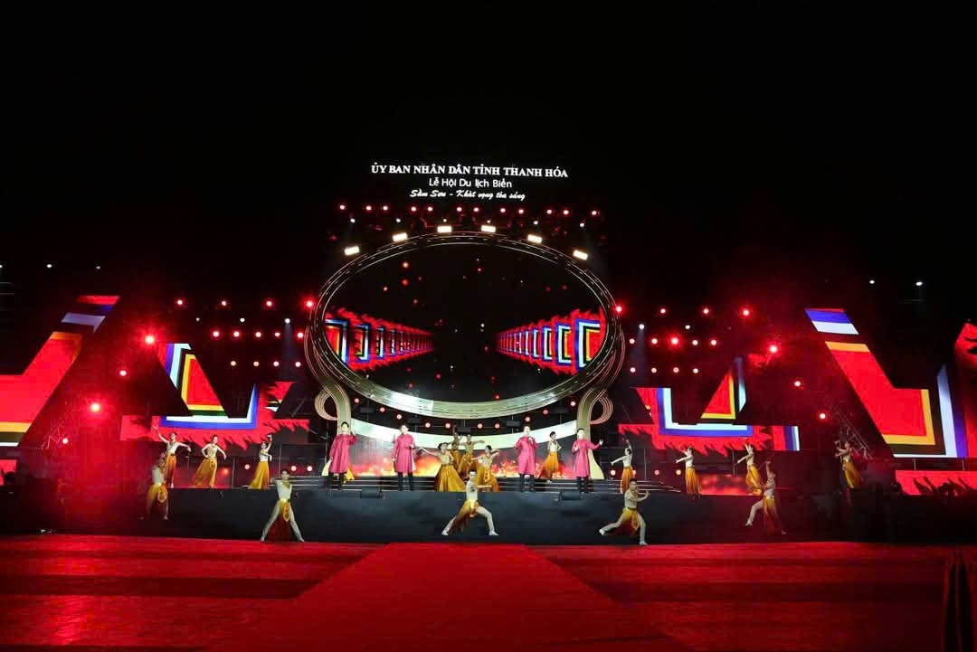 Tiết mục văn nghệ tại lễ khai mạc du lịch biển Sầm Sơn năm 2025 Tiết mục văn nghệ tại lễ khai mạc du lịch biển Sầm Sơn năm 2025