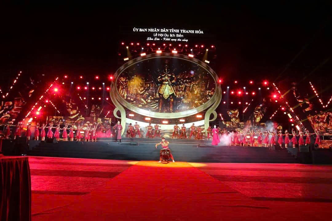 Một tiết mục văn nghệ khác tại buổi lễ Một tiết mục văn nghệ khác tại buổi lễ