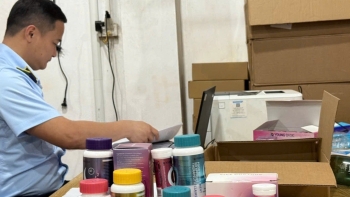 Phát hiện và thu giữ hơn 25 tấn sản phẩm vitamin, collagen không rõ nguồn gốc