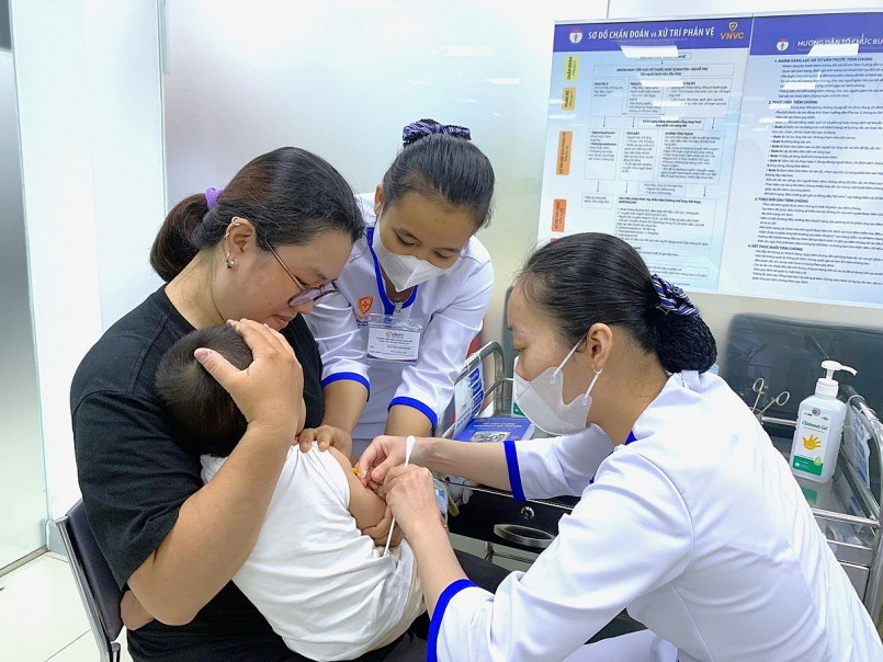 Dịch sởi chưa giảm nhiệt, ca sốt xuất huyết và tay chân miệng gia tăng Dịch sởi chưa giảm nhiệt, ca sốt xuất huyết và tay chân miệng gia tăng