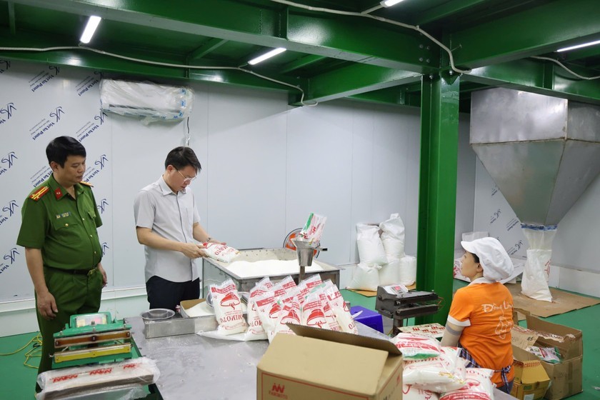 Xưởng sản xuất của Công ty TNHH Famimoto Việt Nam - Ảnh: Công an tỉnh Phú Thọ. Xưởng sản xuất của Công ty TNHH Famimoto Việt Nam - Ảnh: Công an tỉnh Phú Thọ.