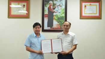 Trao Quyết định bổ nhiệm Tổng Biên tập Tạp chí Kinh tế nông thôn cho ông Lê Văn Thơm