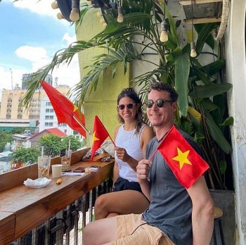 Săn quán cà phê "view đẹp" xem diễu binh ngày 30/4