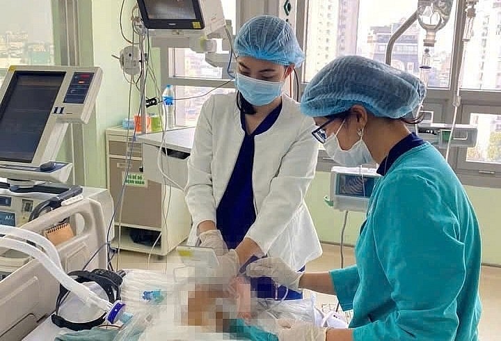 Cấp cứu nạn nhân bị hóc dị vật. Ảnh: Bác sĩ cung cấp