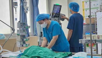 Bé 5 tháng tuổi thoát nguy kịch nhờ lọc máu liên tục