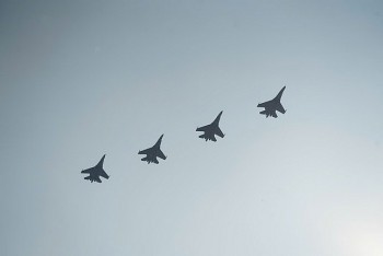 Dàn máy bay phô diễn trên bầu trời Ba Đình