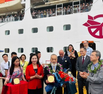 Quảng Ninh lần đầu tiên đón du khách Nhật Bản tham quan bằng tàu biển
