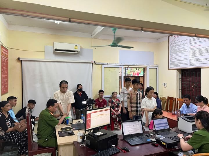 Công an tỉnh Thanh Hóa tổ chức cấp thẻ Căn cước, tài khoản định danh điện tử cho công dân xuyên suốt 05 ngày lễ.