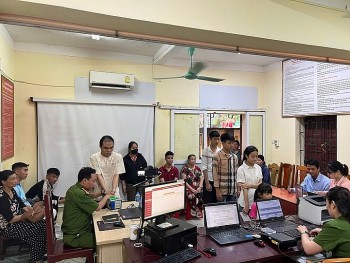 Công an tỉnh Thanh Hóa tổ chức cấp thẻ căn cước cho công dân xuyên suốt 05 ngày lễ
