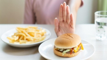 4 cách ăn uống lành mạnh, hạn chế tăng cân ngày lễ