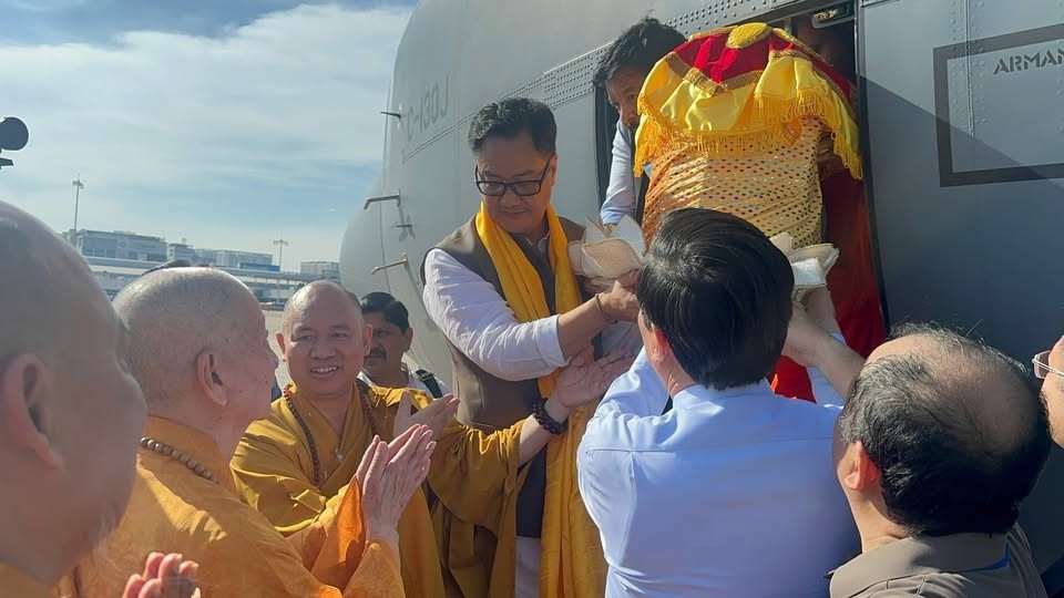 Khoảnh khắc xá lợi Phật đến Việt Nam là thời khắc thiêng liêng khắc ghi vào lịch sử Phật giáo nước nhà  Ảnh: Thịnh Nguyễn