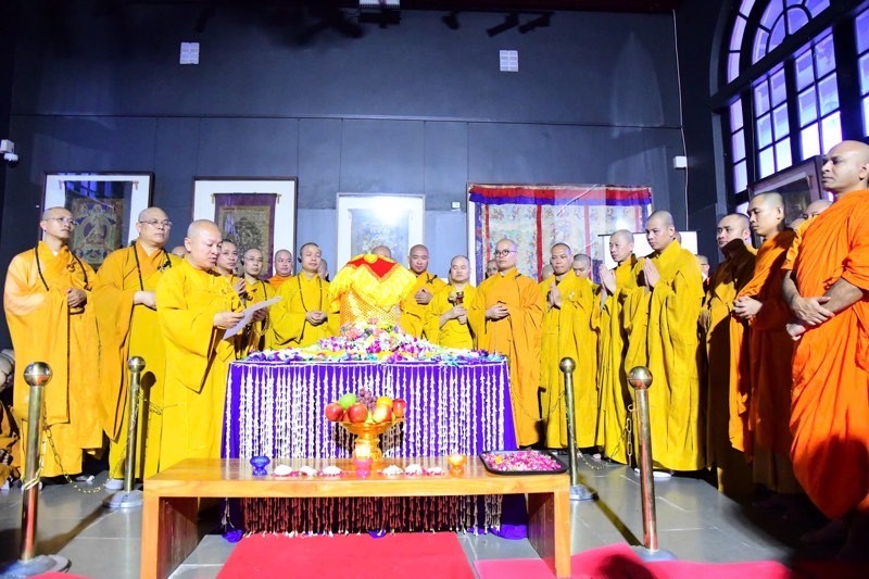 Lễ cung nghinh Xá lợi Đức Phật Thích Ca Mâu Ni tại Bảo tàng Quốc gia Ấn Độ vào chiều 1.5 trước khi về tới Việt Nam. Ảnh: Ngọc Đông.